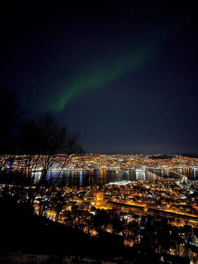 New! Modern - Central - Cozy Place By The Sherpa Stairs Lägenhet Tromsø Exteriör bild